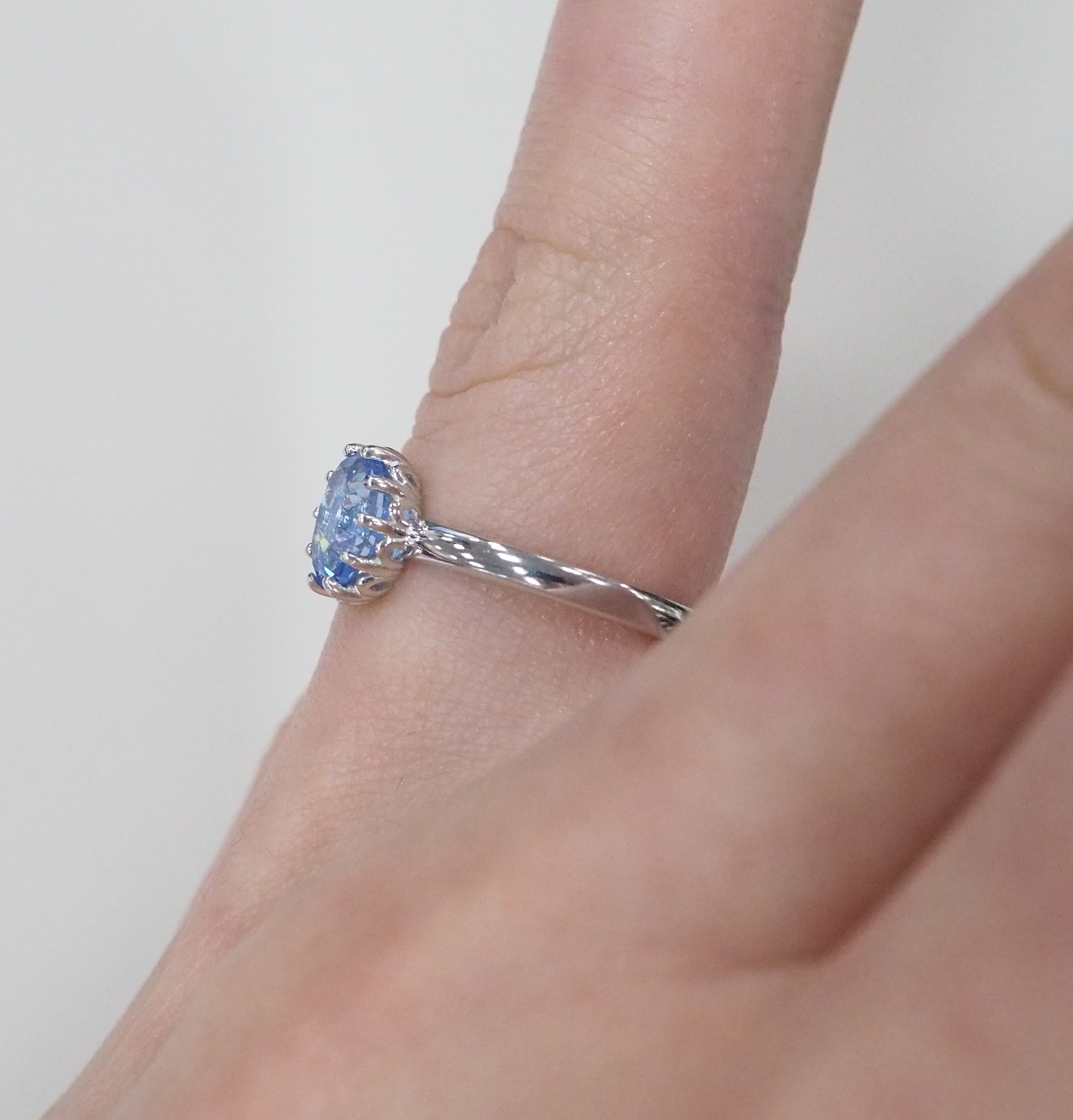 Серебряное кольцо с топазом